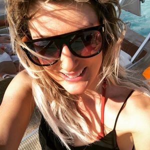 Meet your Posher, Adrienne